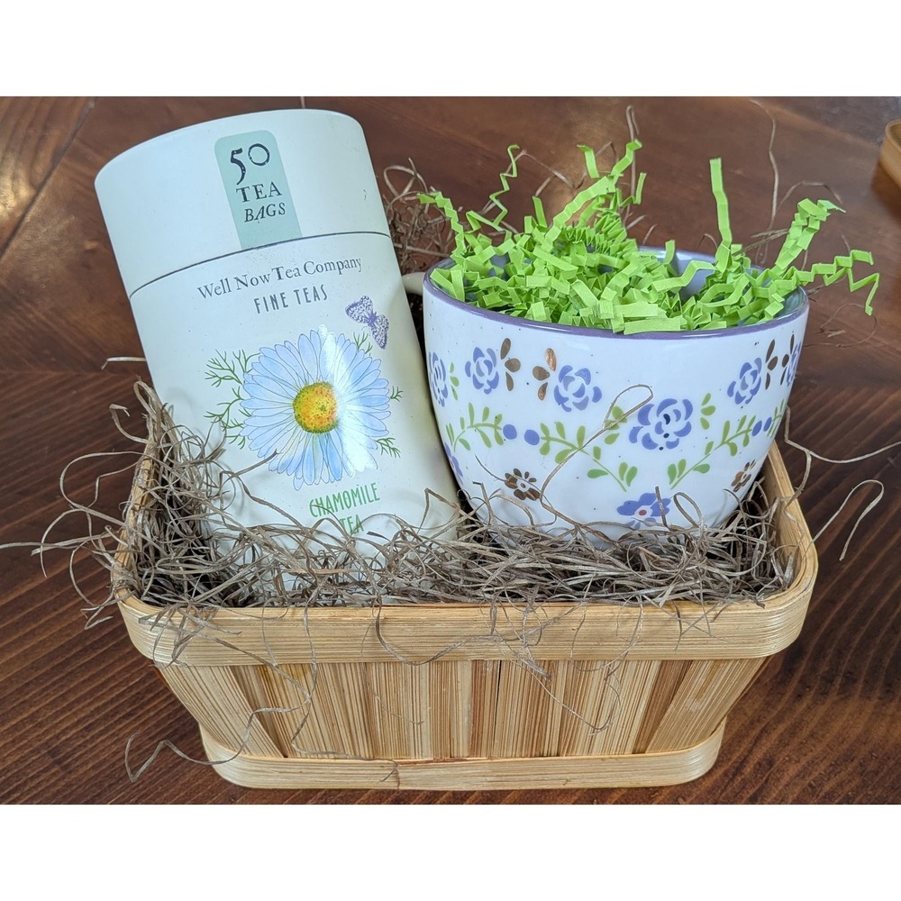 Decorative mug,‎ chamomile tea (50 tea bags), wooden basket.